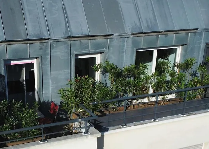Studio Avec Terrasse Proche Des Transports.