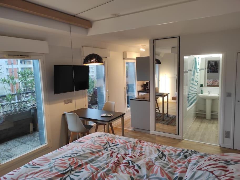 Avec Terrasse Proche Des Transports. Apartamento Issy-les-Moulineaux