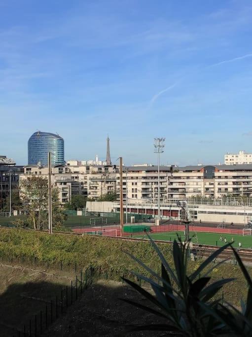 Avec Terrasse Proche Des Transports. Issy-les-Moulineaux