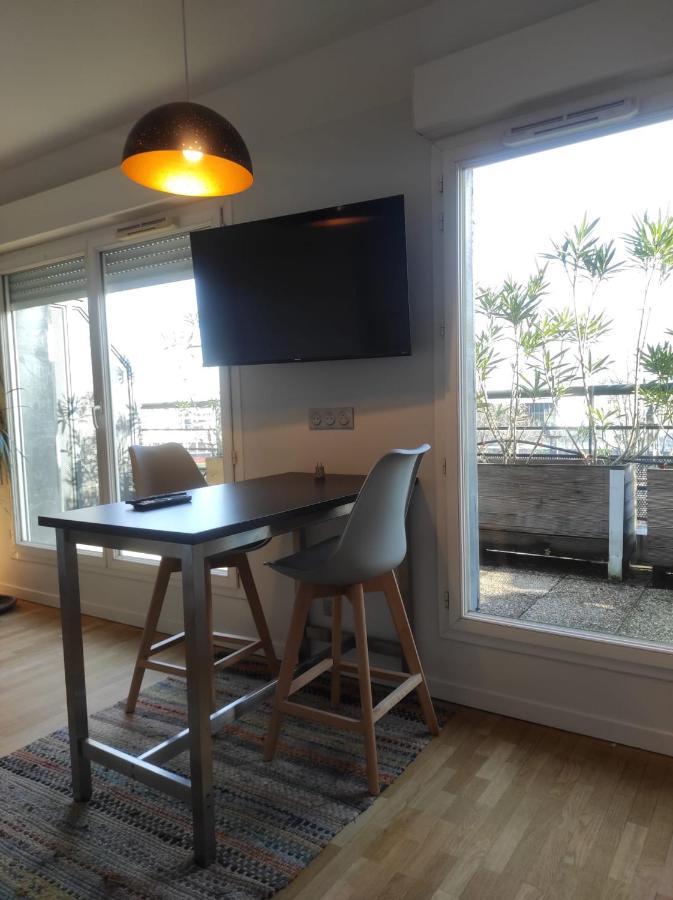 Apartment Avec Terrasse Proche Des Transports.